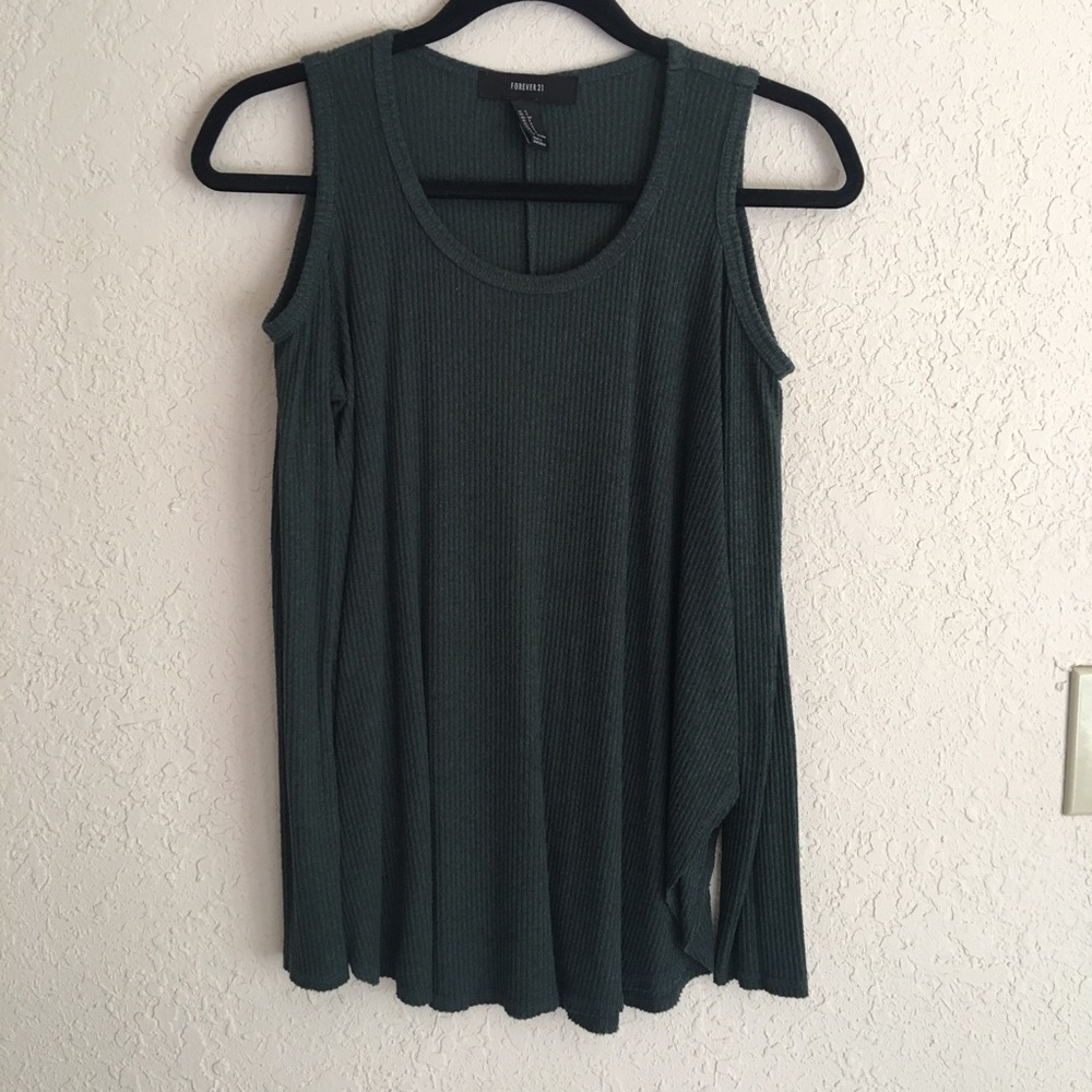 3/$20 🛍️ Forever 21 Ribbed Cold Shoulder Top